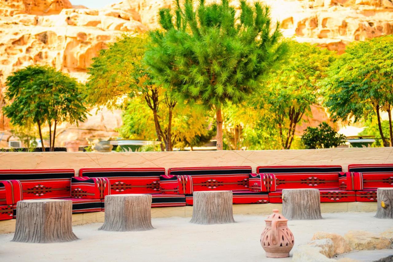 Little Petra Bedouin Camp Hotel Al Hayy Bagian luar foto