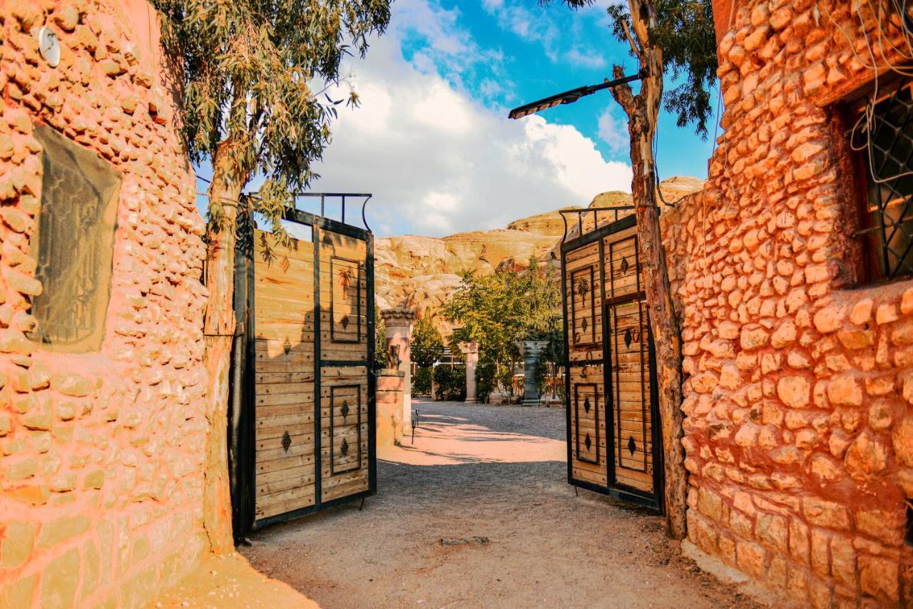 Little Petra Bedouin Camp Hotel Al Hayy Bagian luar foto