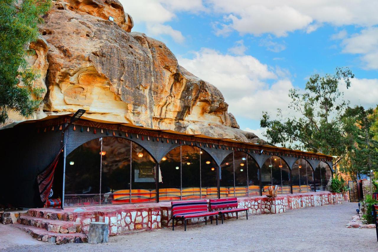 Little Petra Bedouin Camp Hotel Al Hayy Bagian luar foto