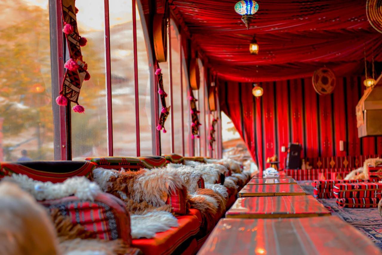 Little Petra Bedouin Camp Hotel Al Hayy Bagian luar foto