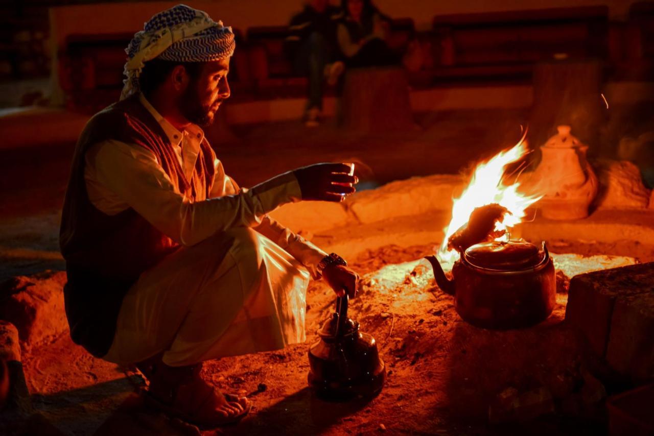 Little Petra Bedouin Camp Hotel Al Hayy Bagian luar foto