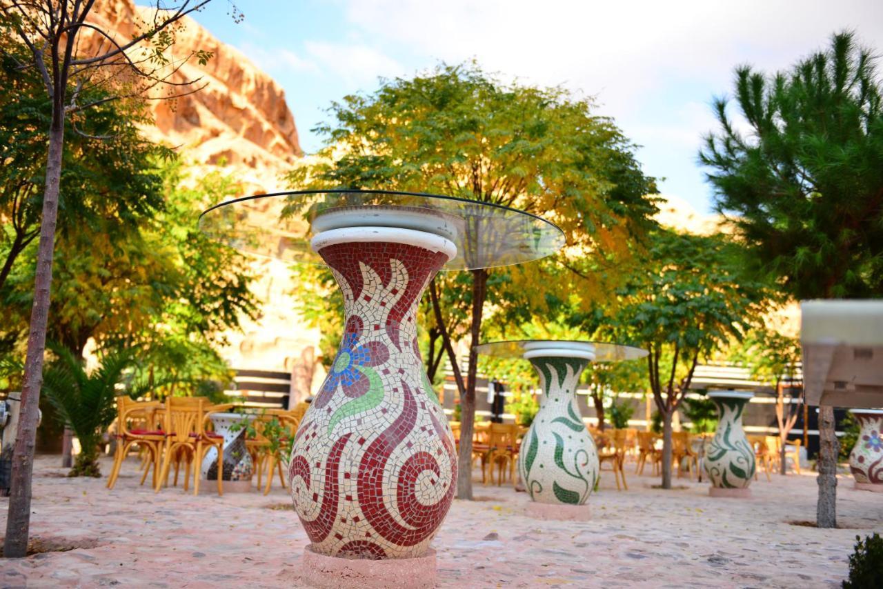 Little Petra Bedouin Camp Hotel Al Hayy Bagian luar foto