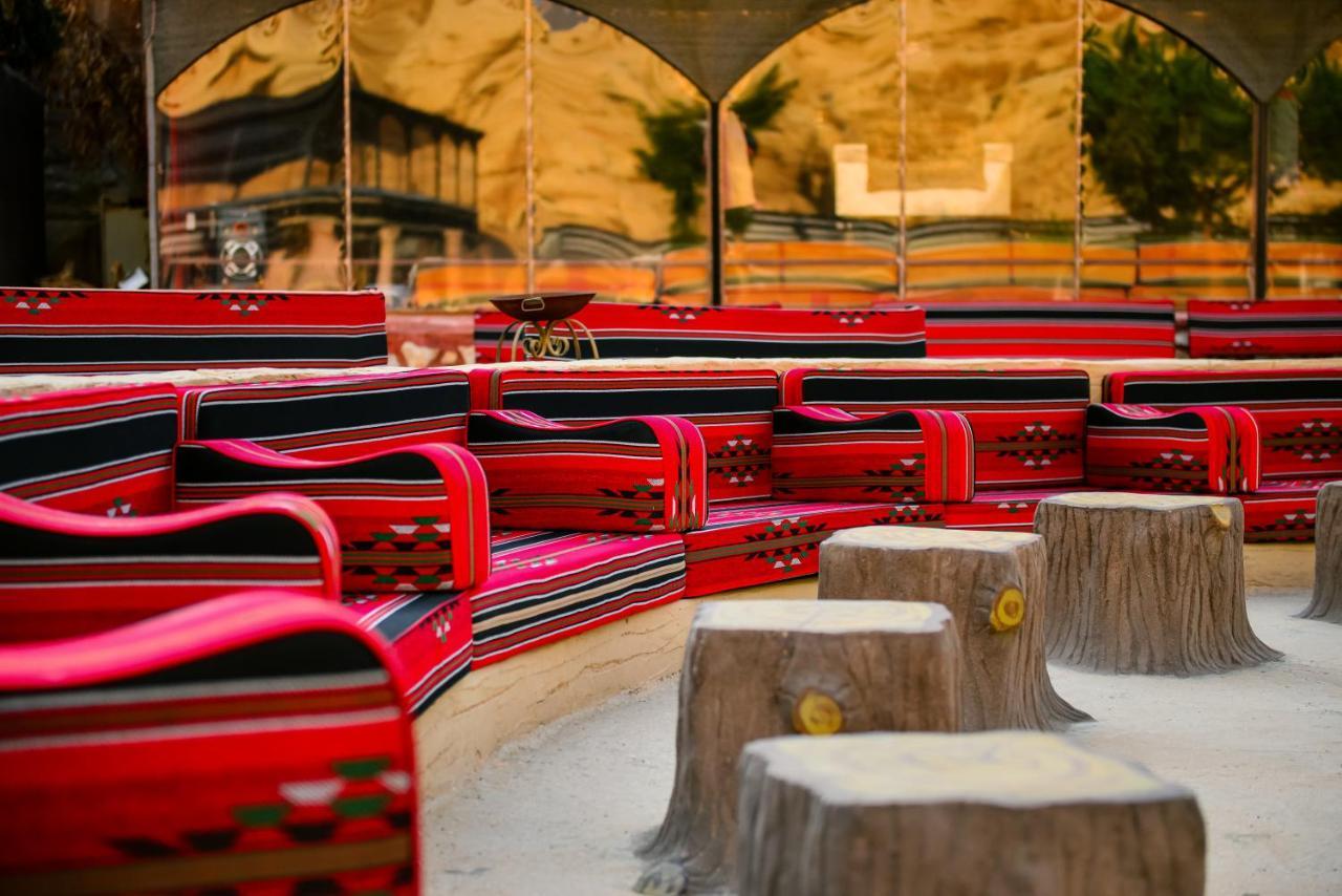Little Petra Bedouin Camp Hotel Al Hayy Bagian luar foto