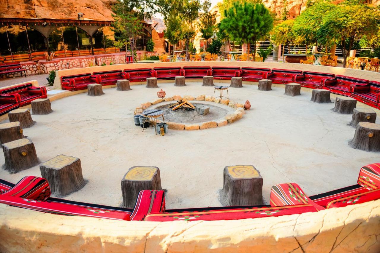 Little Petra Bedouin Camp Hotel Al Hayy Bagian luar foto