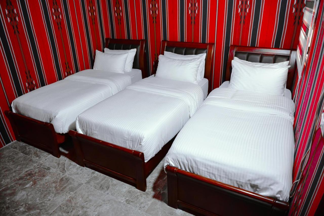 Little Petra Bedouin Camp Hotel Al Hayy Bagian luar foto